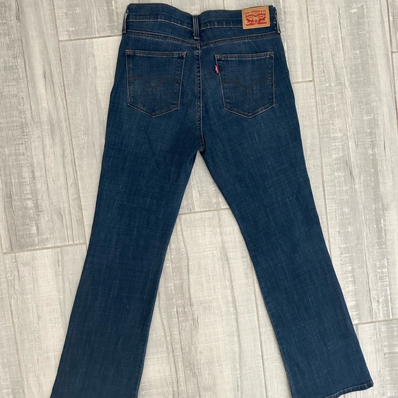 Levi’s Slimming Boot Jeans - Picture 2 of 5